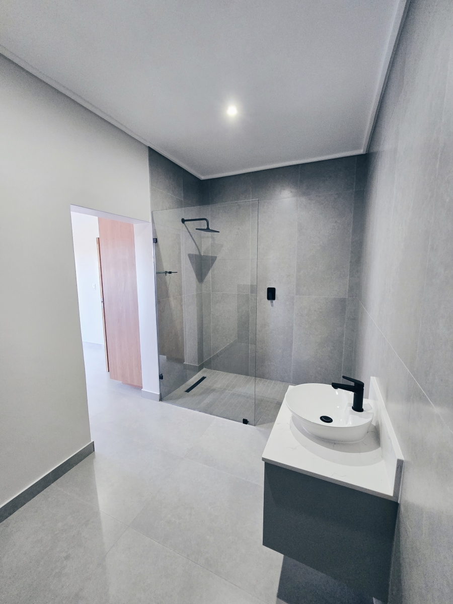 5 Bedroom Property for Sale in Outeniquasbosch Western Cape
